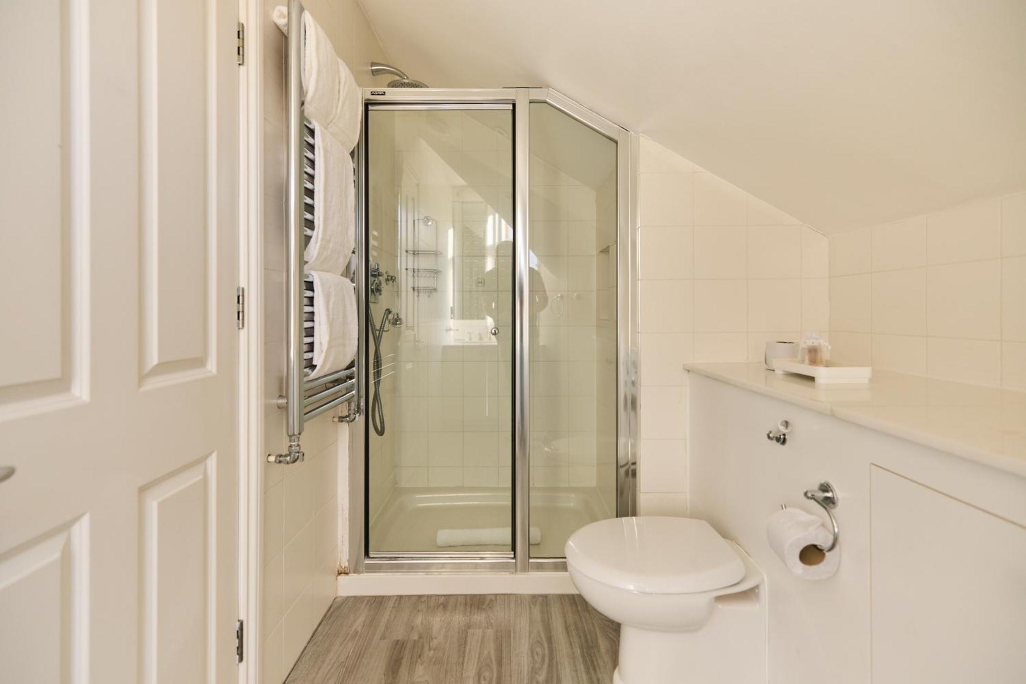 The Hampstead Getaway - Charming 5bdr With Conservatory Apartment London